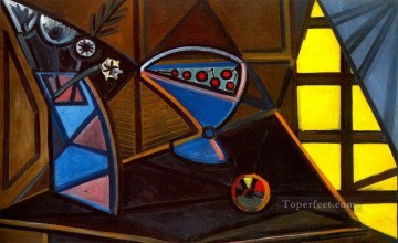 Jarrón de flores y frutero 1 1943 Pablo Picasso Pinturas al óleo
